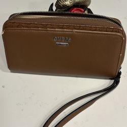Vintage GUESS ZIP Around WALLET WITH LOGO WOMANS WRISTLET ORGANIZER