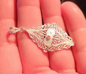 Maruise Shape Floral Pendant in Sterling Silver 2.10 Grams

