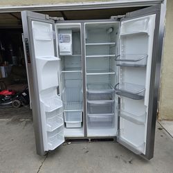Frigidaire Professional side by side refrigerator freezer