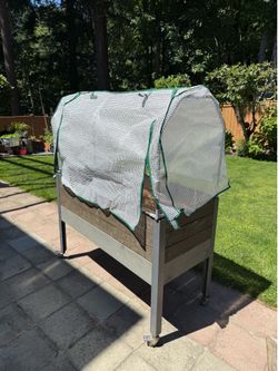 CedarCraft Elevated spruce planter
