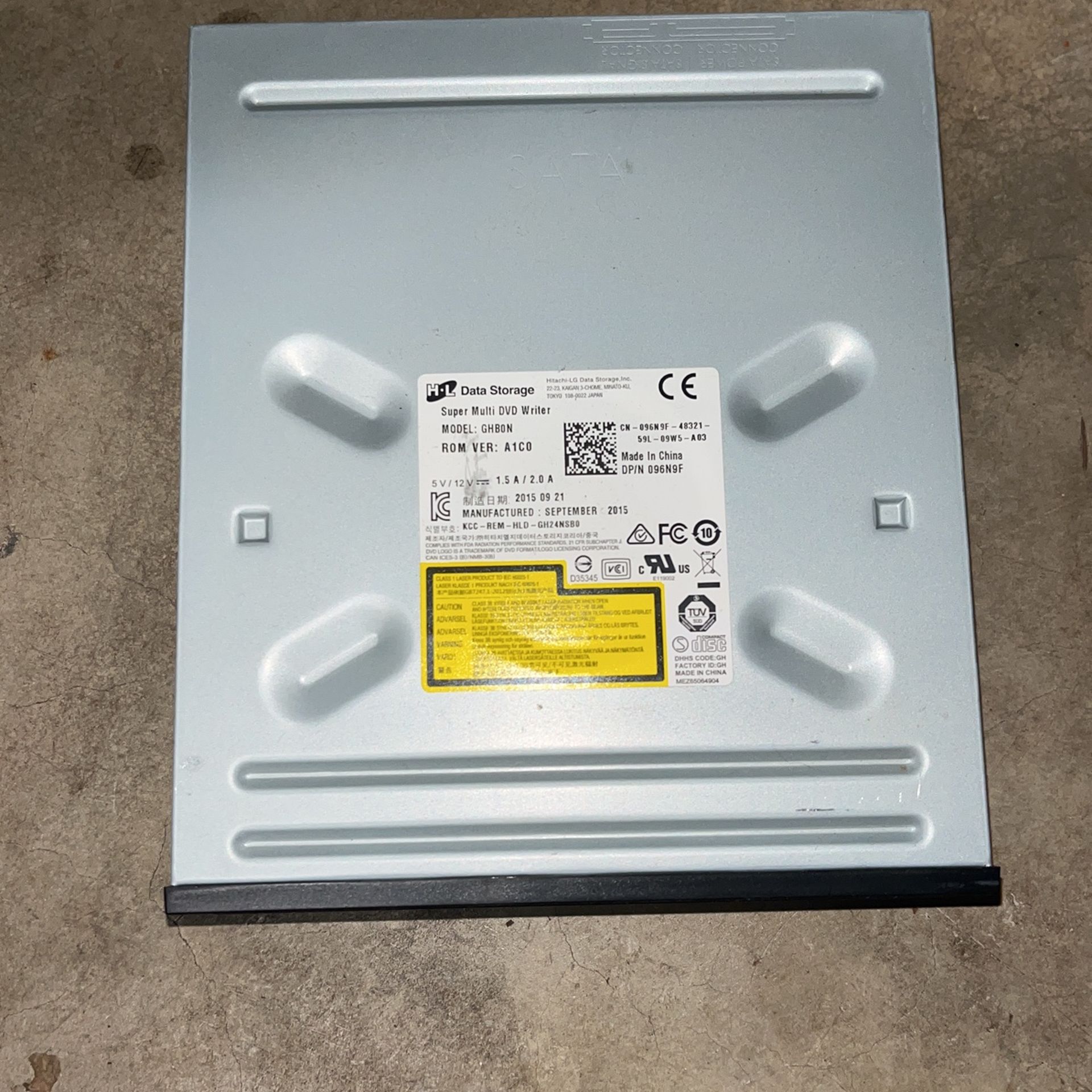 HL Data Storage Super Multi DVD Writer - Model: GH80N, 5.25”