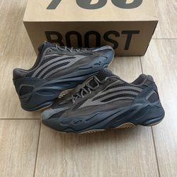 Adidas Yeezy Boost 700 V2 Geode Size 10