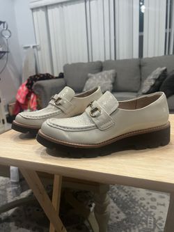 Women’s Shoes. In Very Good Condition. Size 6.5
