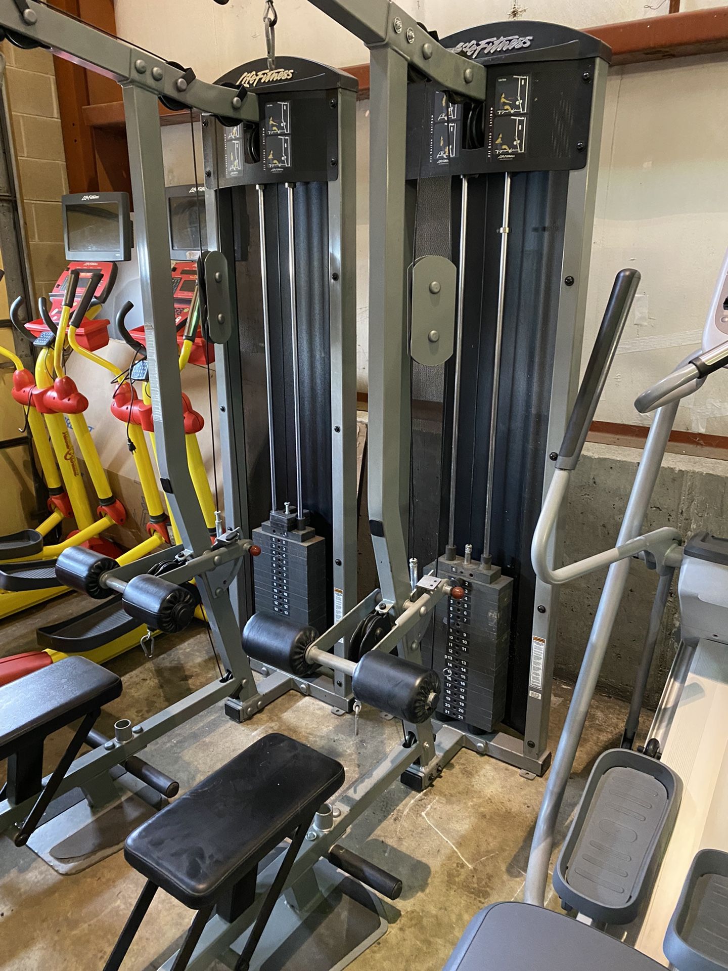 Lifefitness Lat Pull Down Machine With Low Row