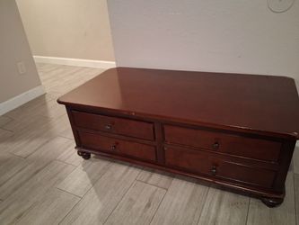 MESA DE MADERA PARA CENTRO DE SALA CON 4 CAJONES
