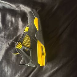 Jordan 4 Yellow Thunders Size 9 NO BOX