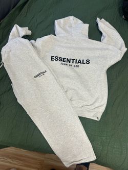 ESSENTIAL SWEATSUIT