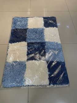 Blue square rug for bathroom 🚽 