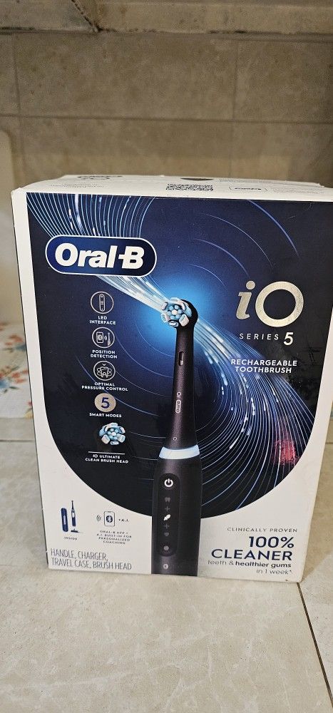 Oral-B Elettric IO 5 Toothbrush