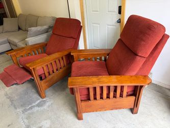 Classic craftsman style recliner