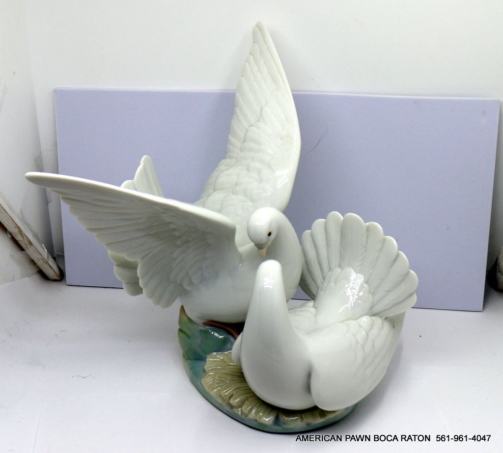 “Love Nest” Lladro Porcelain 2 Doves Figurine 6291 excellent condition. No box