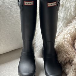 Hunter| Like new tall Classic matte black rubber rain boots women’s size 9
