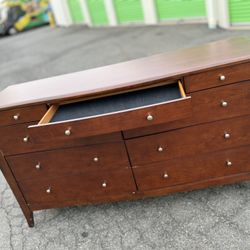 Dresser For Sale (FREE DELIVERY)