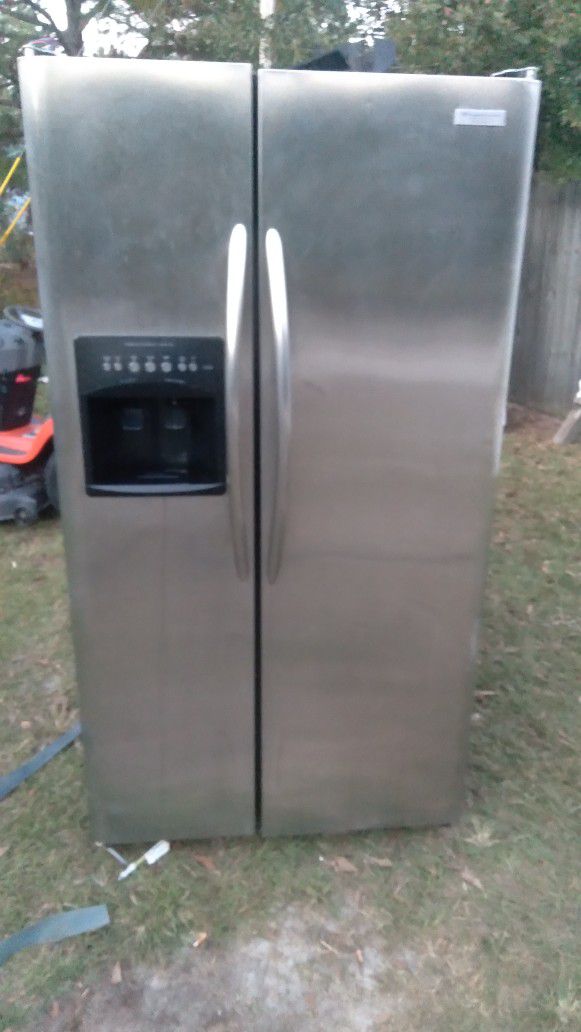 Nice Clean Side Side Black Stainless Refrigerator 