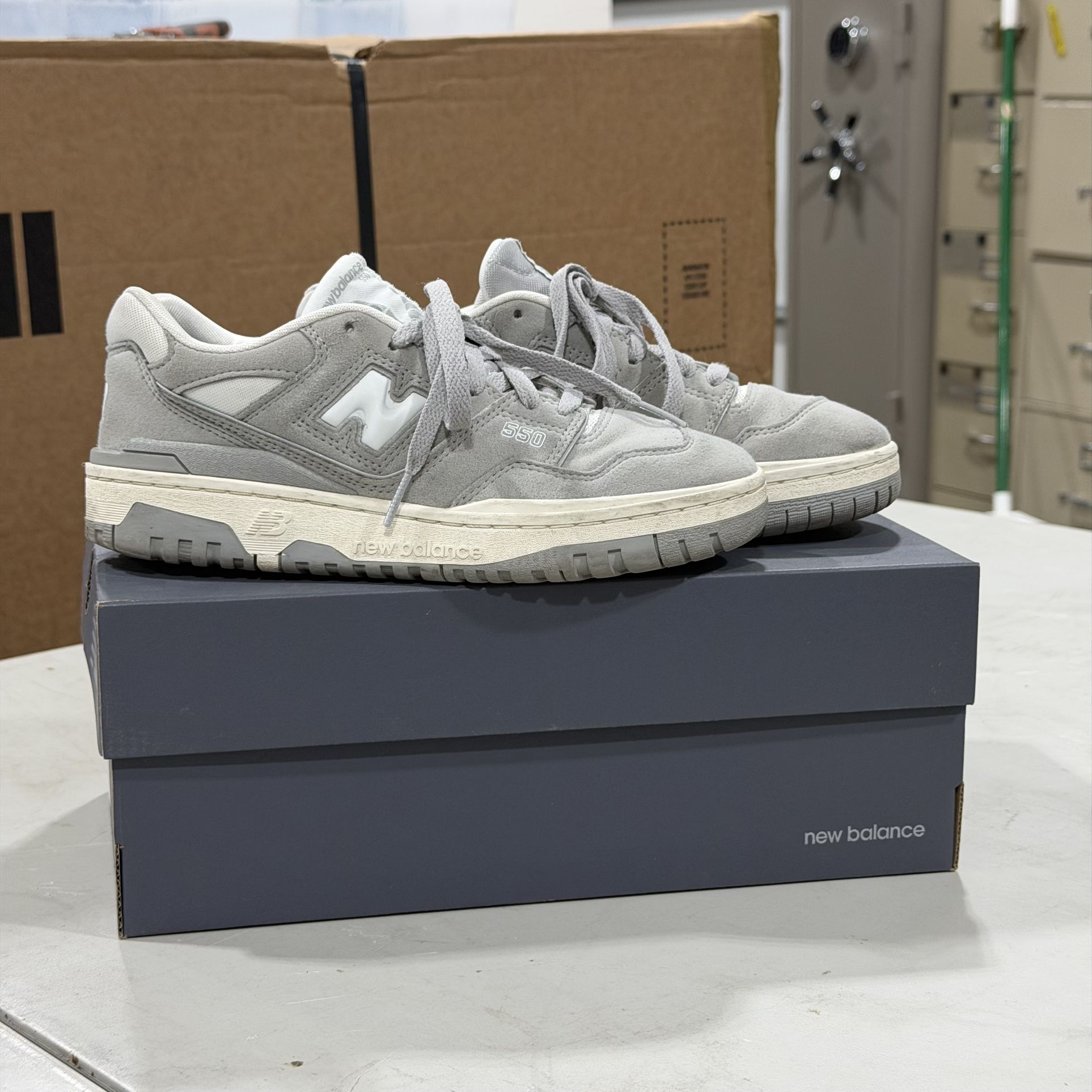 Women’s 7.5 | New Balance 550s