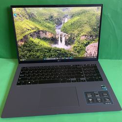 LG Gram 17” (2022) i7 12th Generation 16GB 512GB super light powerful Premium laptop (Evo certified)