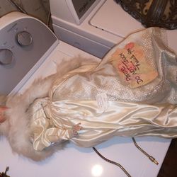 1988 Franklin mint heirloom doll "Snow Queen" With Stand