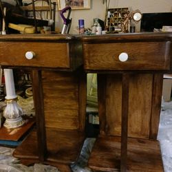 2 Small End Tables/lamp Tables