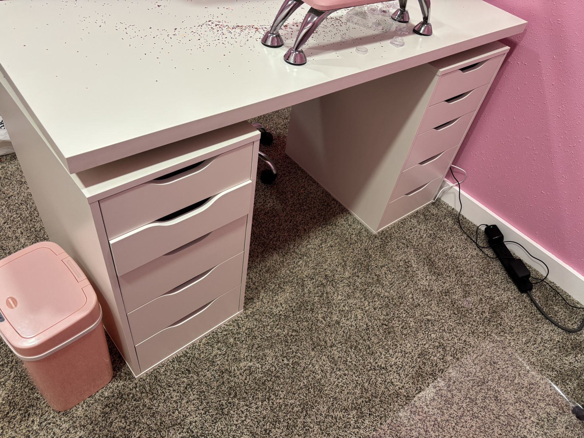 Nail Table 