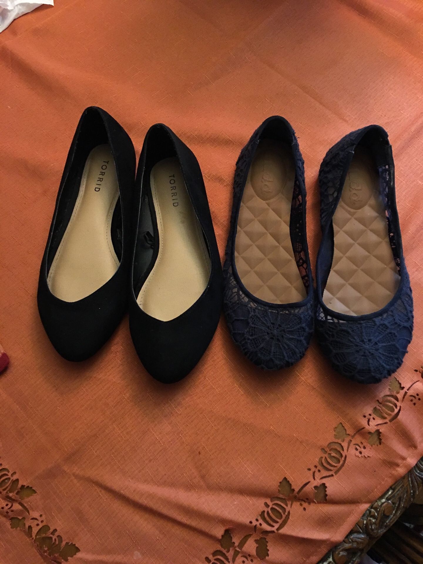 Size 9 flats! Black and blue excellent condition!