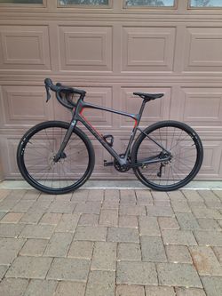 GIANT REVOLT 3 CARBON GRAVEL BIKE