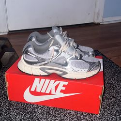 Nike V5 Runners Grey Size 8.5 Men’s