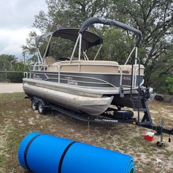 Party Barge Pontoon Boat