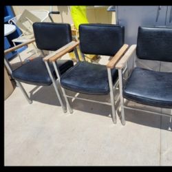 Sillas en buenas condiciones el precio cada una