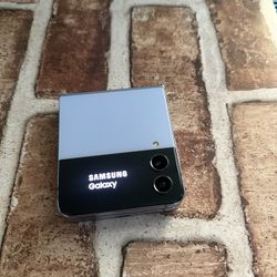 Samsung Galaxy Z Flip4 (256GB) Unlocked / Liberado