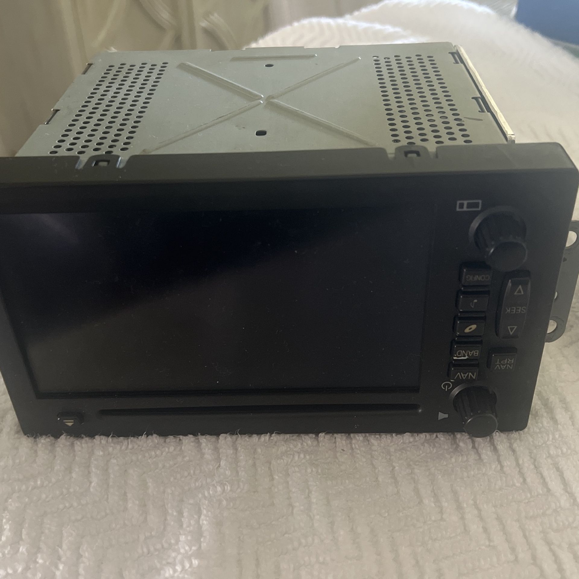 Hummer H3 Touch Screen Nav/Radio With Unlock Delphi Code