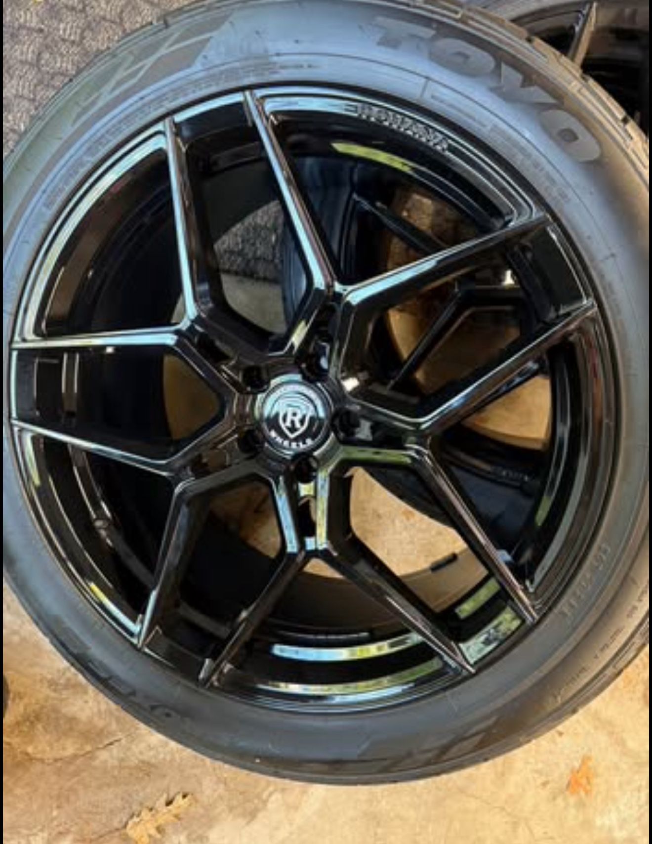 ROHANA WHEELS & TOYO PROXIES III 305/40/R22