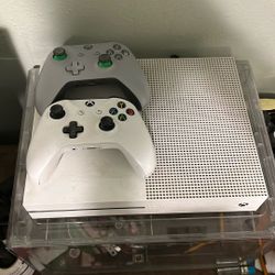Xbox 1 With Games And 2 Controllers 