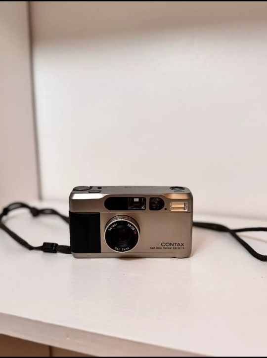 Contax T2 - Titan Silver, Carl Zeiss Sonnar 2.8/35 AS IS: Point And Shoot Camera