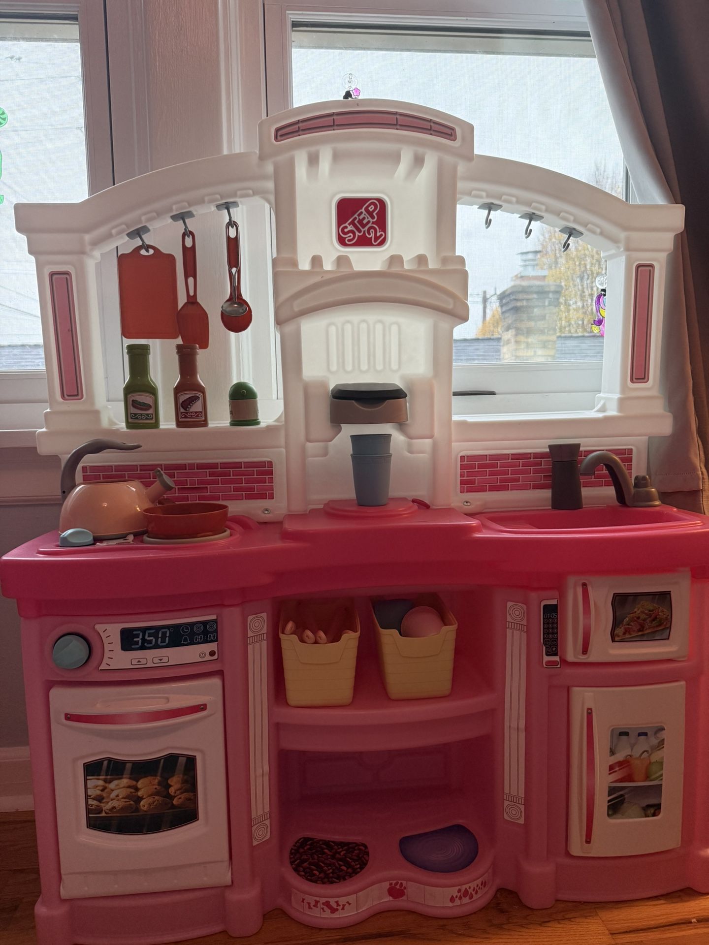 Step 2 Kitchen Pink With Many Extra Accesories