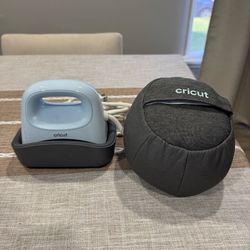 Cricut Hat Press with Pressing Form