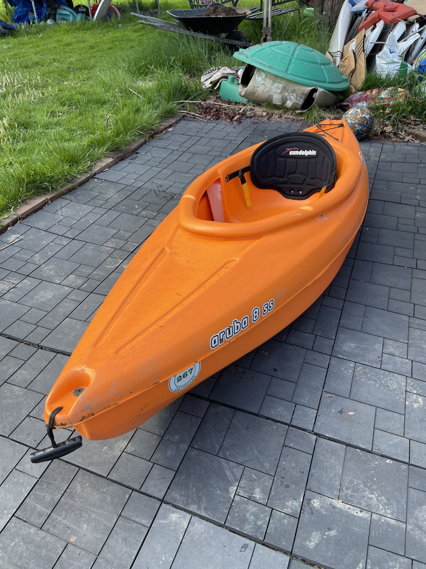 Sun dolphin kayak sit in 8 ft with paddle 