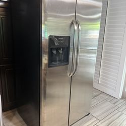 Refrigerator 