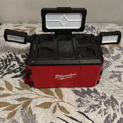 Milwaukee PackOut Light