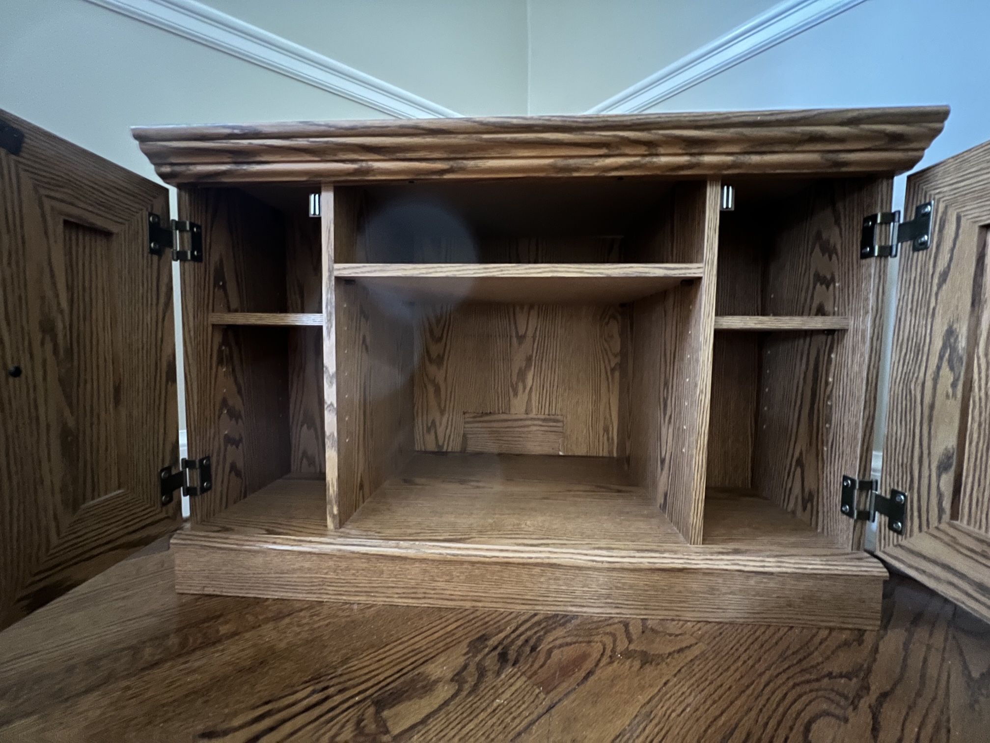 Storage corner cabinet