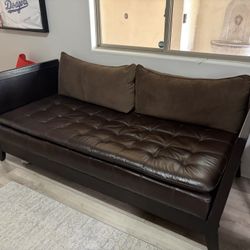 Day Bed Solid Wood And Leather. 