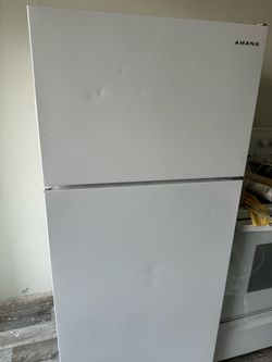 Amana  Refrigerator White