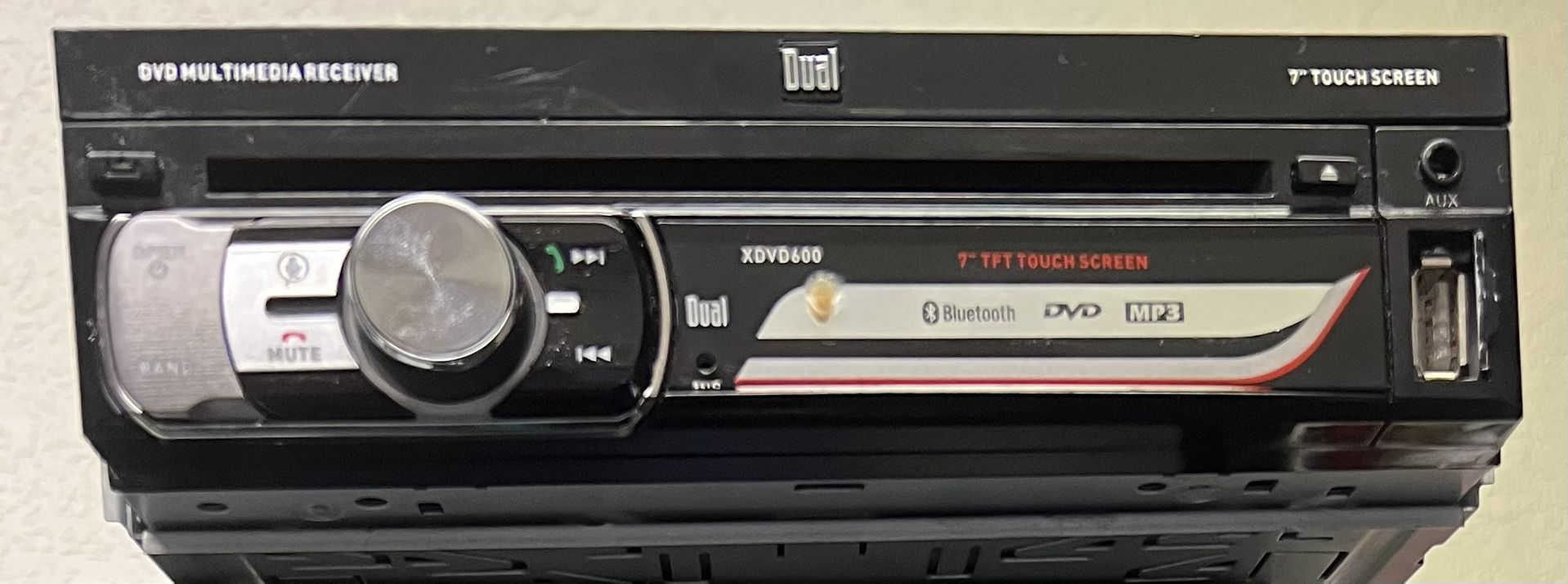 Estereo Con Bluetooth Radio DVD USB Para La Tarjeta De Musica Cargue Su Cell Auxiliar.en Buenas Condiciones Garantía
