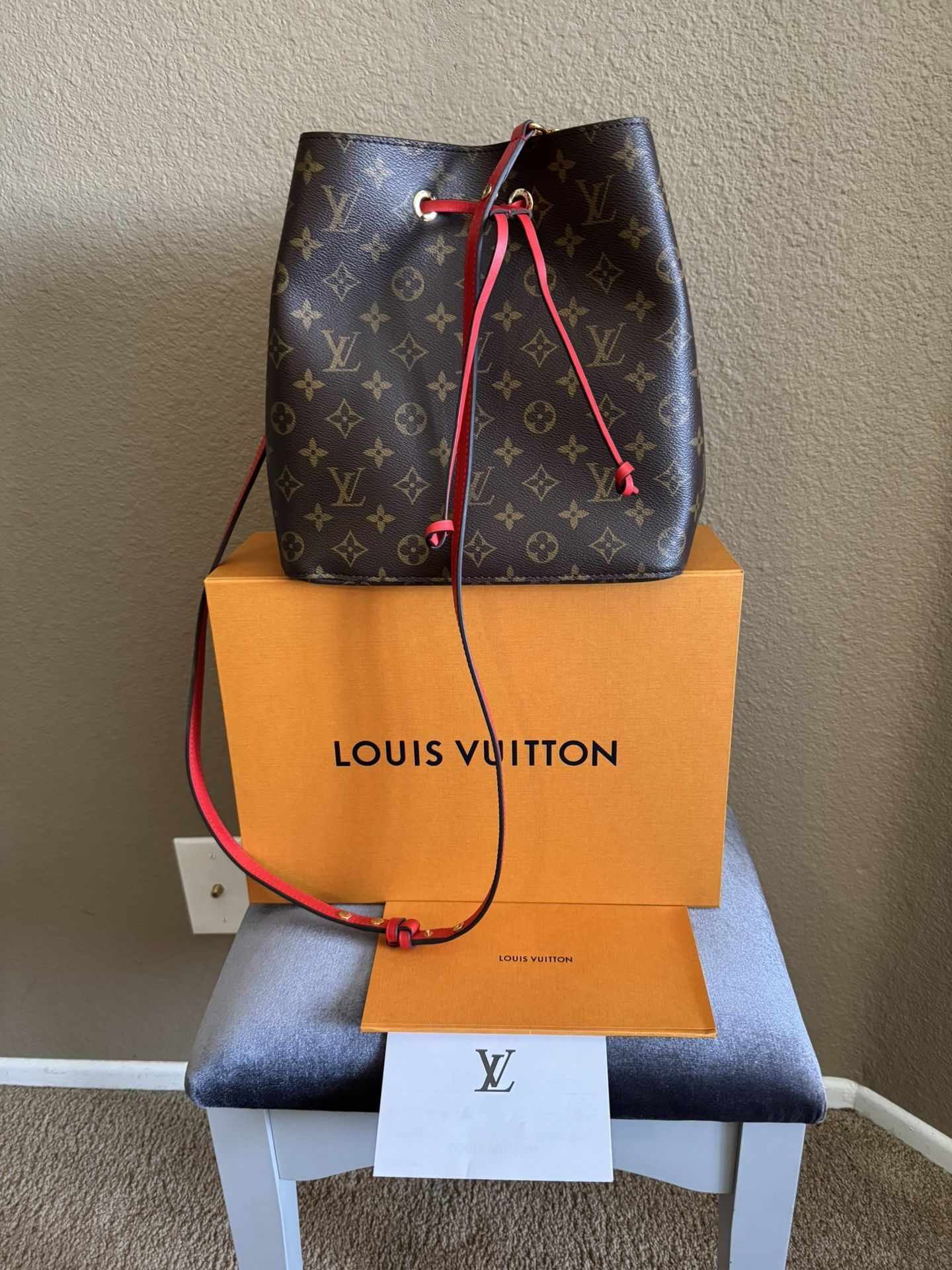 Louis Vuitton Néo Noé Poppy