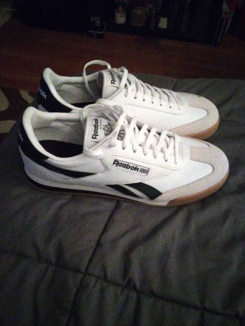 Reebok  Tennis Shoes Size 9 