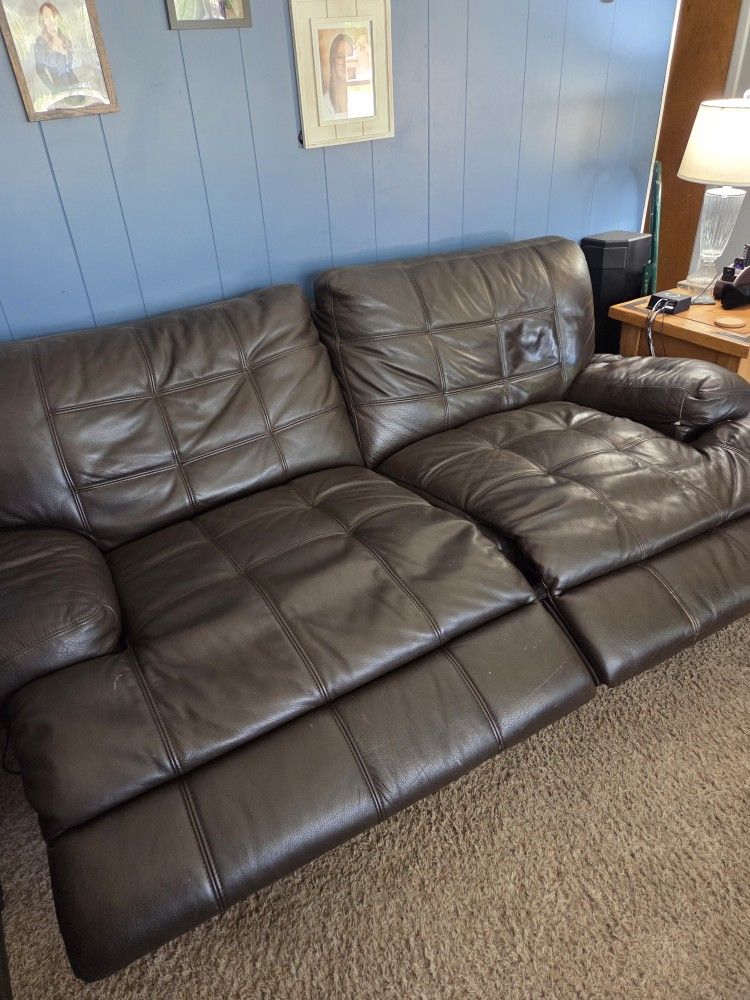 FREE LEATHER SOFA AND LOVESEAT POWER RECLINERS!   GOOD SHAPE AND WORK WELL!