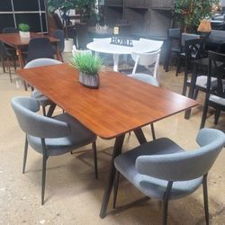Beautiful 5 Pc Dining Set With 4 Fabric Chairs (New)