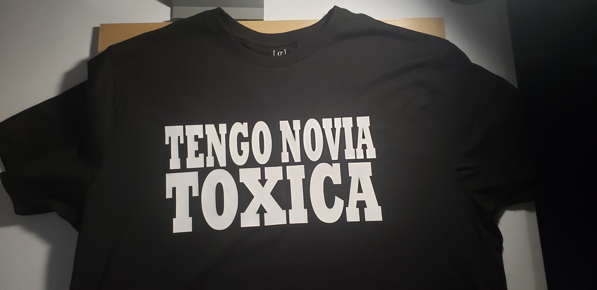Tengo novia toxica t-shirt