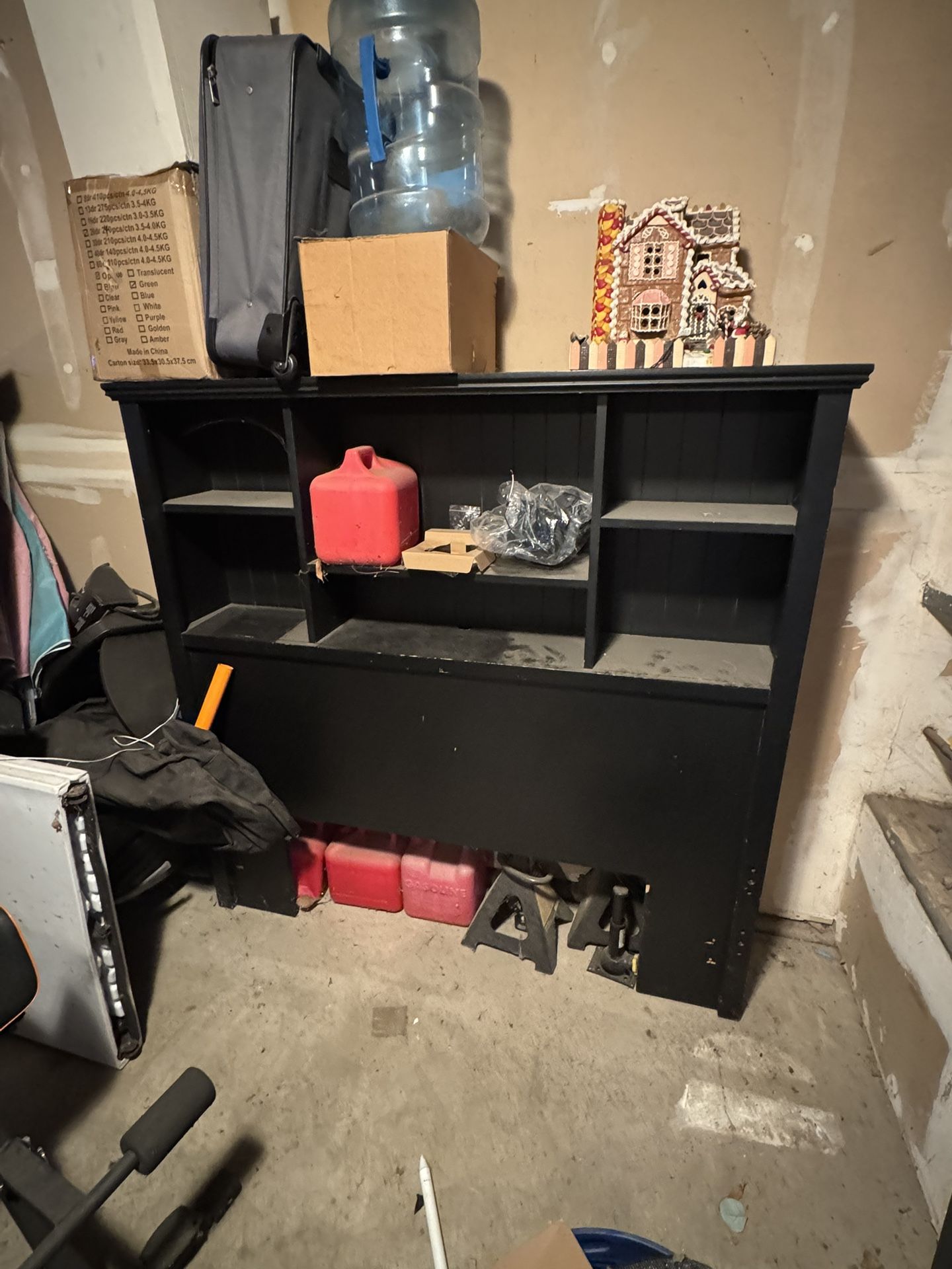Full Size Head Board And Dresser 