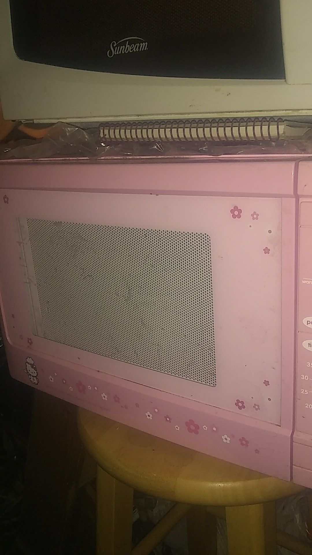 Hello Kitty microwave,pink,works great,nice collectable.
