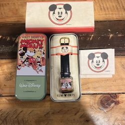 Minnie Mouse Diner Fossil Watch With Genuine Leather Band